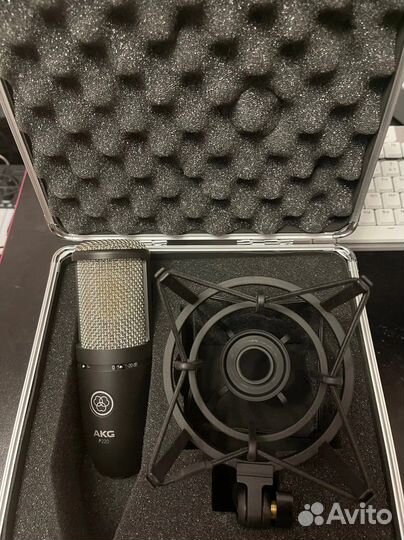 Студийный микрофон Akg p220