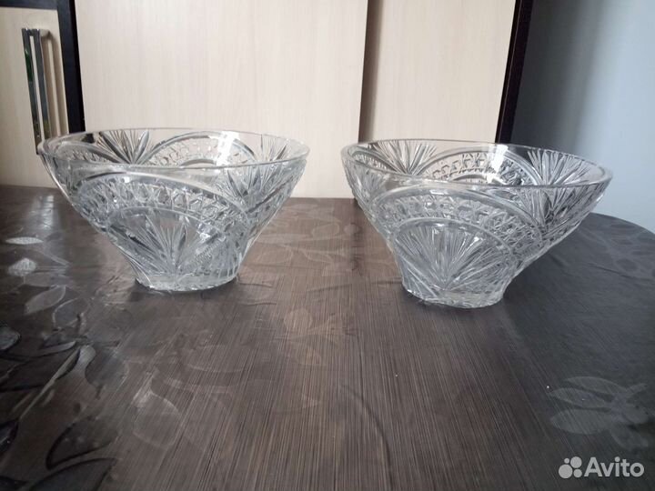 Хрустальные вазы и ваза для цветов