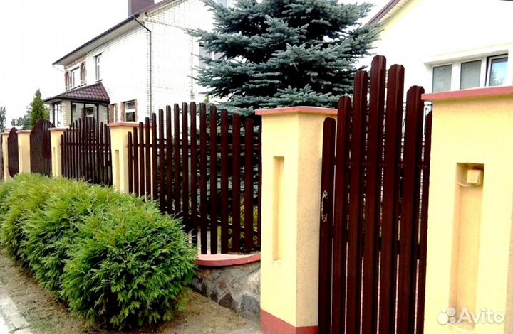 Забор из евроштакетника за 1 день быстро