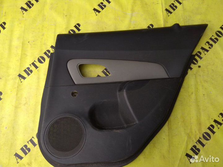 Обшивка двери задней правой Chevrolet Cruze