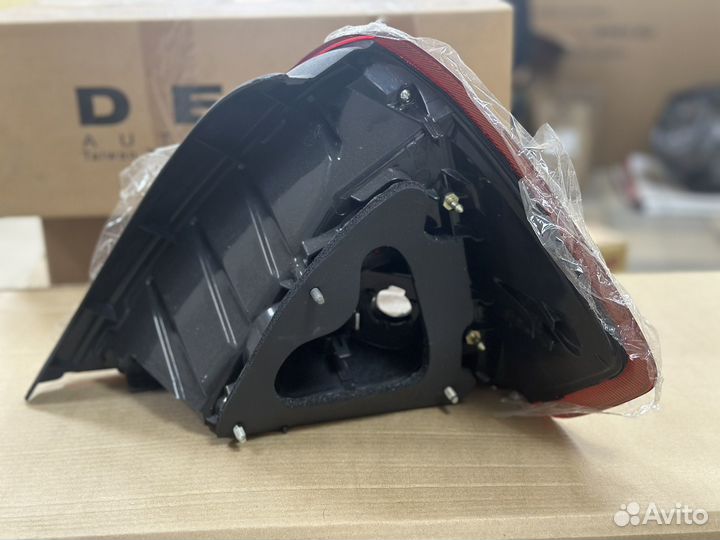 Фонари задние nissan tiida 04-07 RH 4D