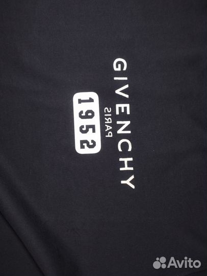 Футболка givenchy