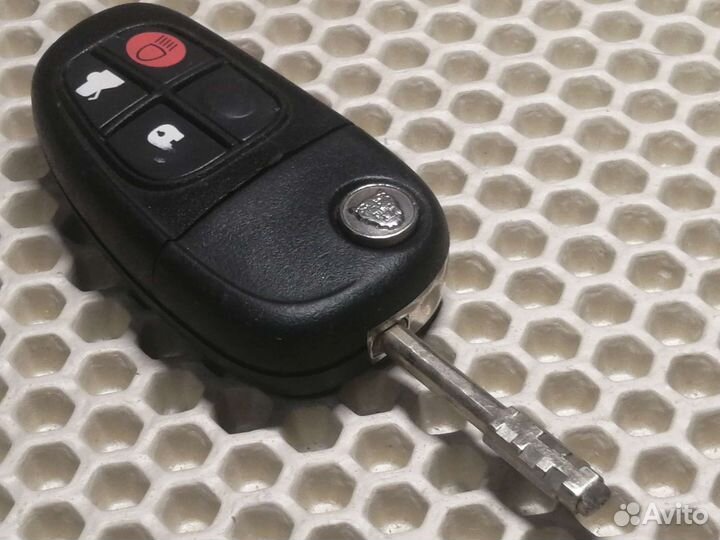 Jaguar оригинальный б/у чип ключ