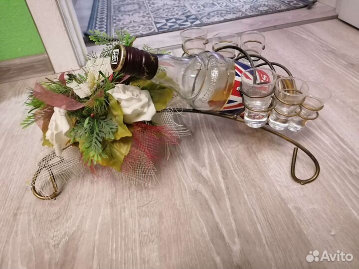 Подставка для бутылки и рюмок