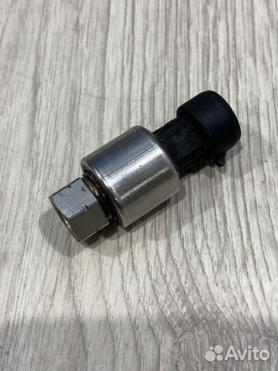 Датчик кондиционера хладагента Renault sandero