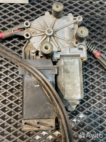 Стеклоподъемник задний Эл. VW Passat B4