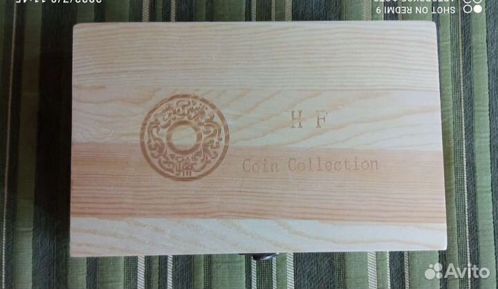 Коробка, бокс из дерева для хранения монет