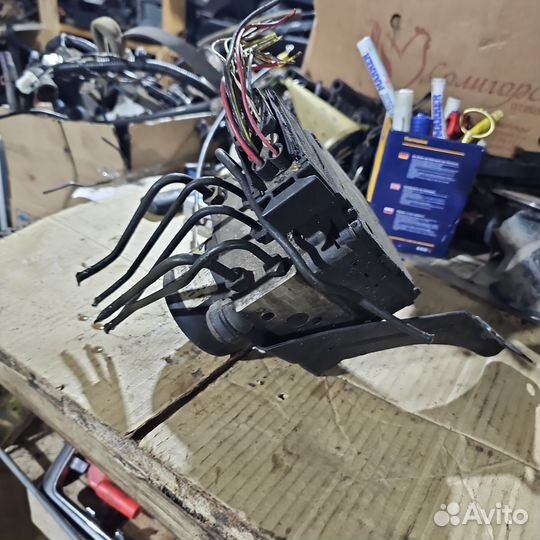 Блок ABS (насос) Ford Focus 1 98AG2M110CA