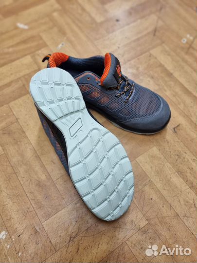 Рабочие ботинки и хб костюм с курткой