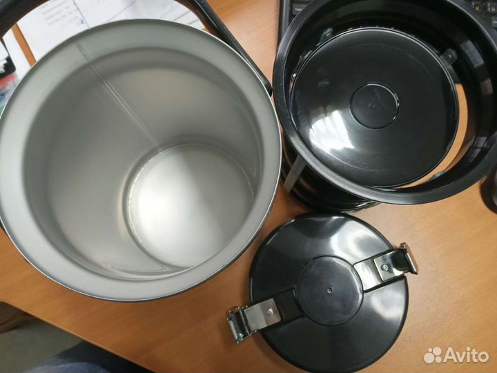 Продаю термос бытовой с тремя сосудами для пищи