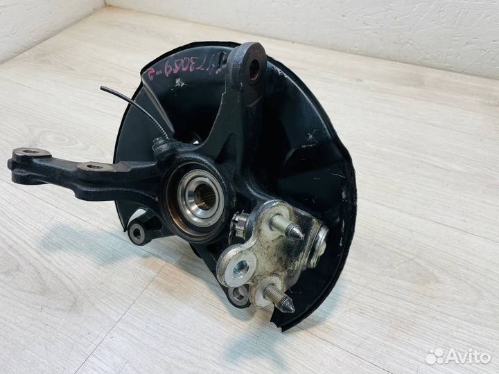 Кулак передний правый Honda Civic 4D 1.8