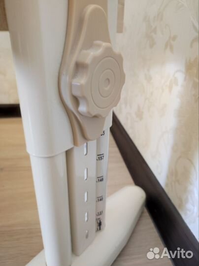 Детский письменный стол и стул