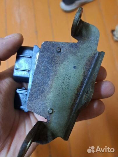 Коммутатор зажигания Mitsubishi J723T