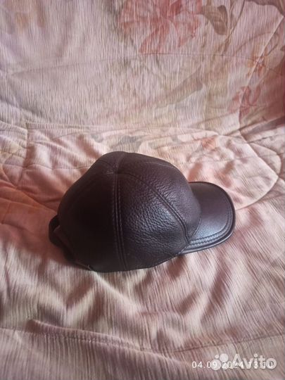 Бутсы и кожанная кепка