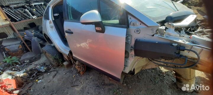 Дверь передняя правая Citroen C4 Ситроен С4 2007г