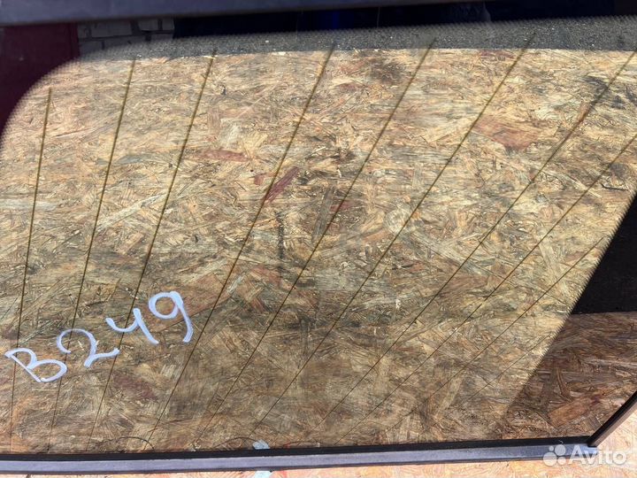 Стекло кузовное заднее правое Land Rover LR039060