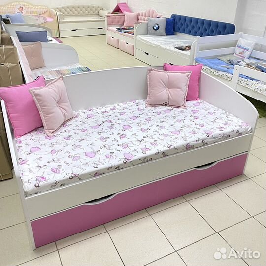 Кровать с ящиками