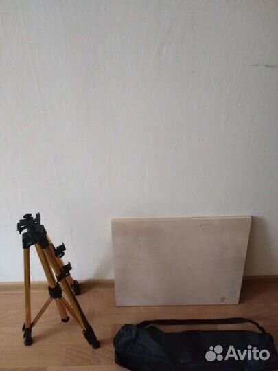Мольберт с подставкой на ножках и футляром