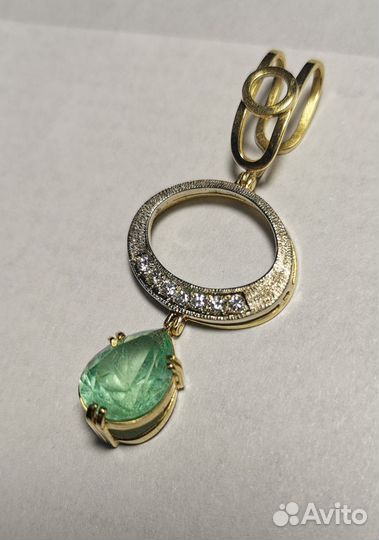 Золотой кулон- подвеска с бриллиантами и изумрудом