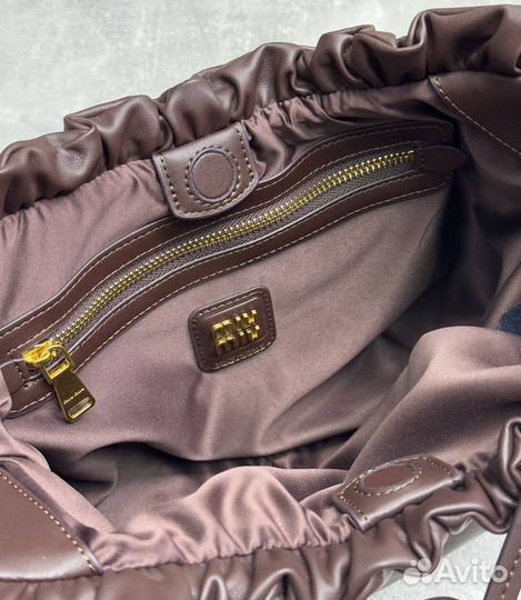 Сумка от бренда Miu Miu из натуральной кожи