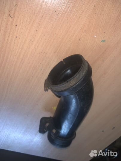 Патрубок воздушного фильтра A4 B5 1994-2001