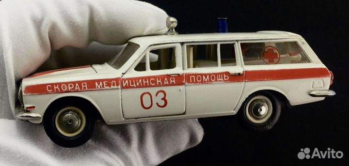 Модель 1:43 Волга а24 скорая помощь