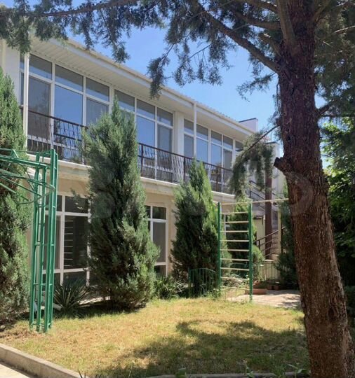 Дом 605,5 м² на участке 9 сот.