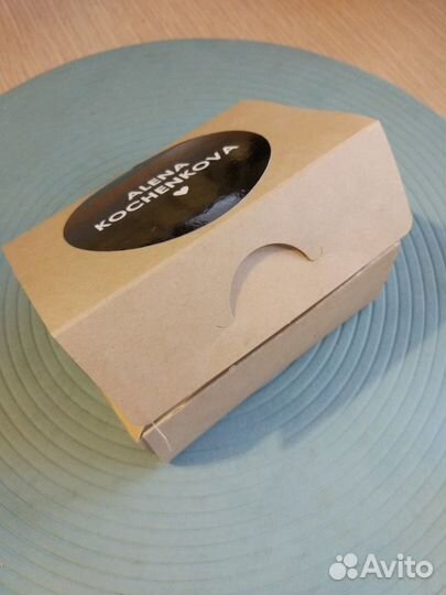 Брошь из акрилового стекла