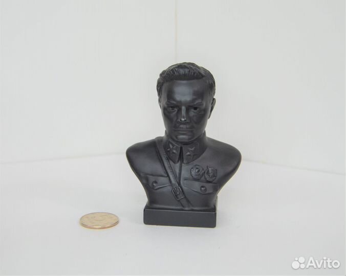 Бюст Ворошилов К. Е. чугун
