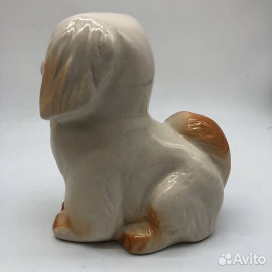 Фарфоровая статуэтка собаки 