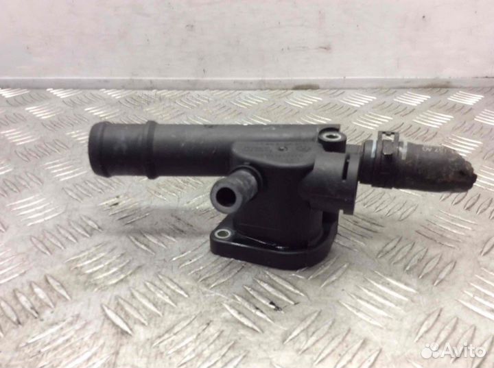 Фланец (тройник) системы охлаждения Volkswagen Gol