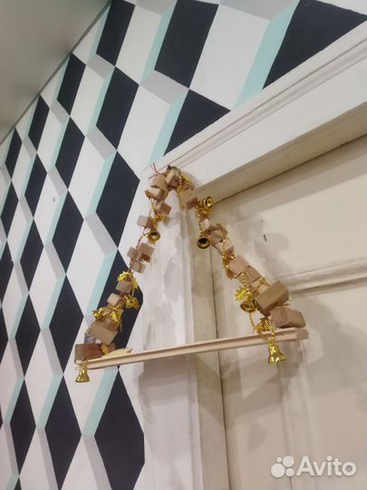 Присада для попугая с игрушками