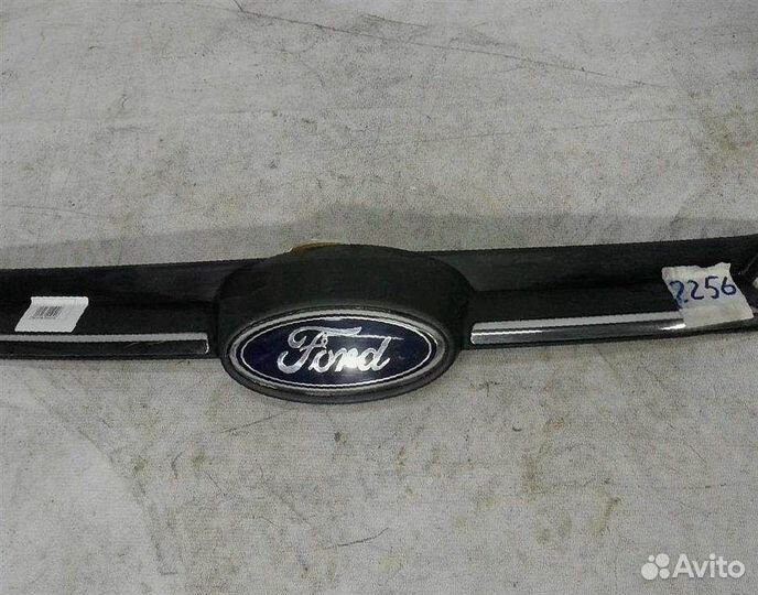 Форд Фокус 3 решетка радиатора 2011-2014