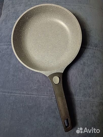 Сковородки новые