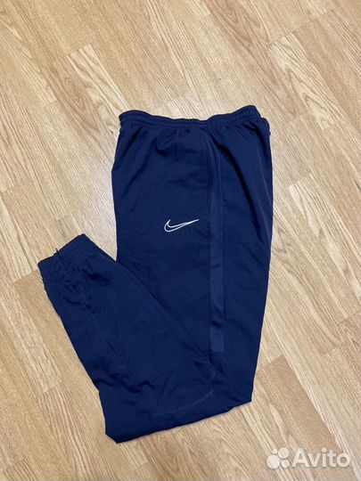 Спортивные штаны Nike