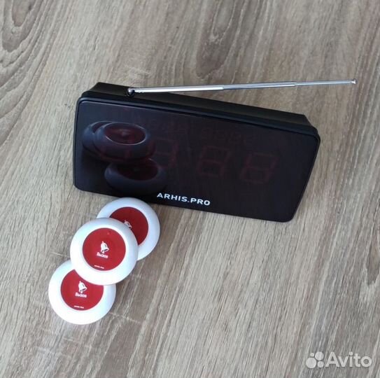 Кнпока вызова официанта и табло отображения вызова