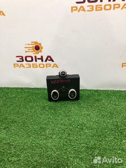 Блок управления дверьми передний правый Volkswagen