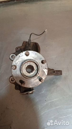 Кулак передний левый Ford Focus 2 2008