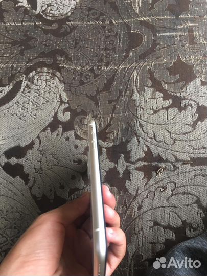 Телефон iPhone 11