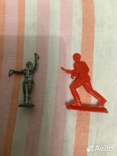Игрушки из киндера