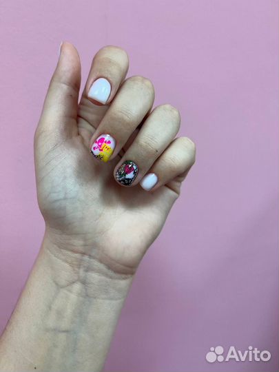 Модель на маникюр