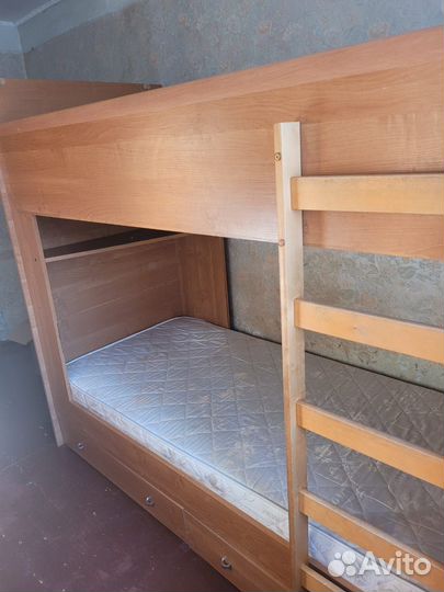 Двухярусная кровать