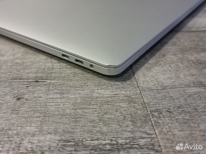 MacBook Pro 16 2019 i9 2.3 GHz / 16gb / amd 5500m