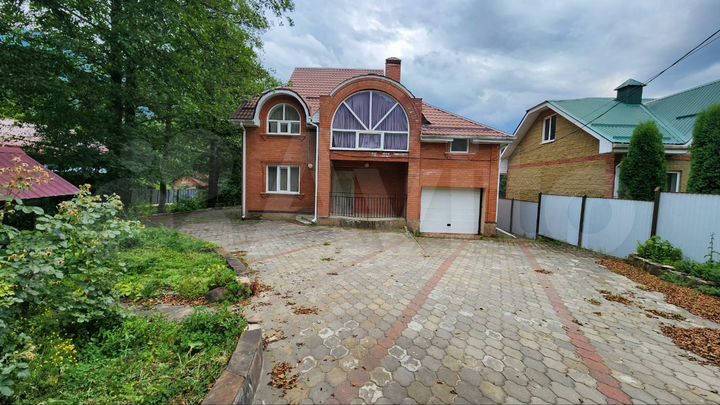 Дом 200 м² на участке 8 сот.