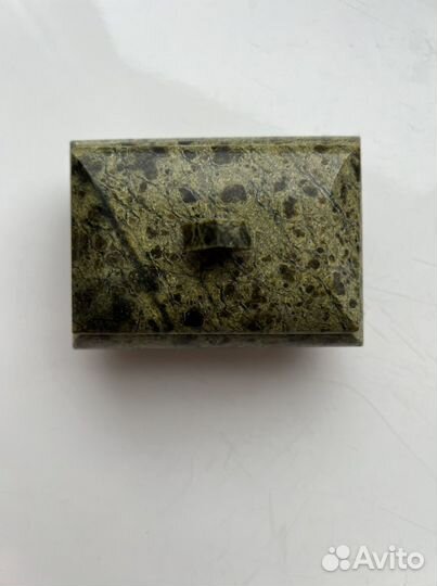 Шкатулка из змеевика