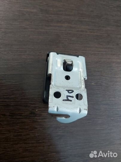 Ручка открывания бензобака Mitsubishi Pajero 4