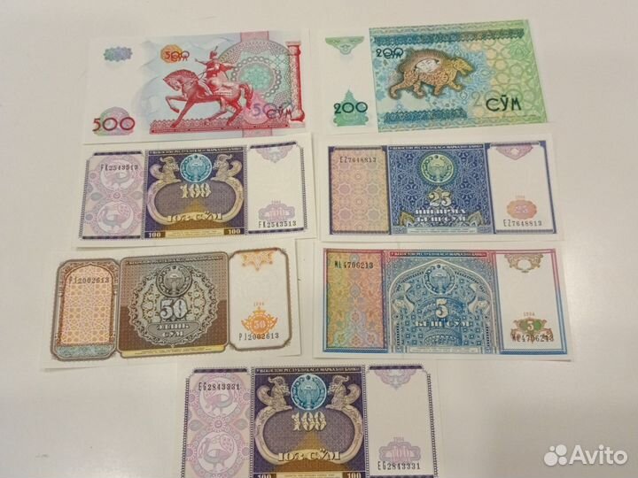 Набор разных банкнот