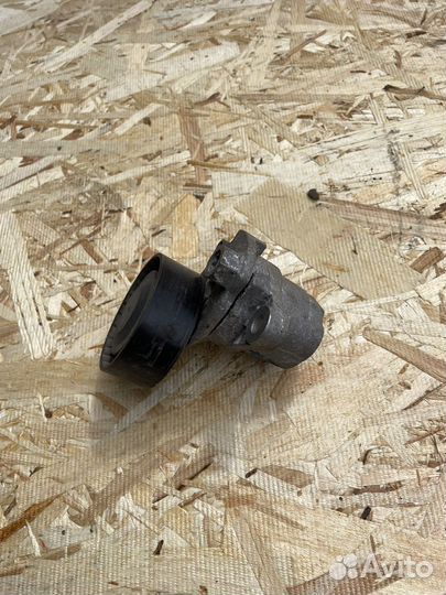 Натяжитель приводного ремня Фольксваген Гольф 7