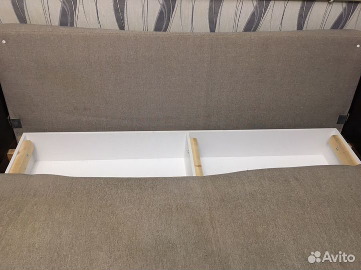 Диван с двумя креслами