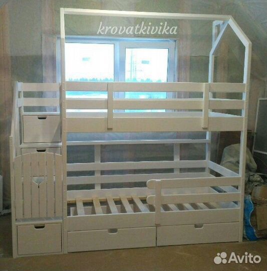 Двухъярусная Эко кровать домик с лестницей комодом